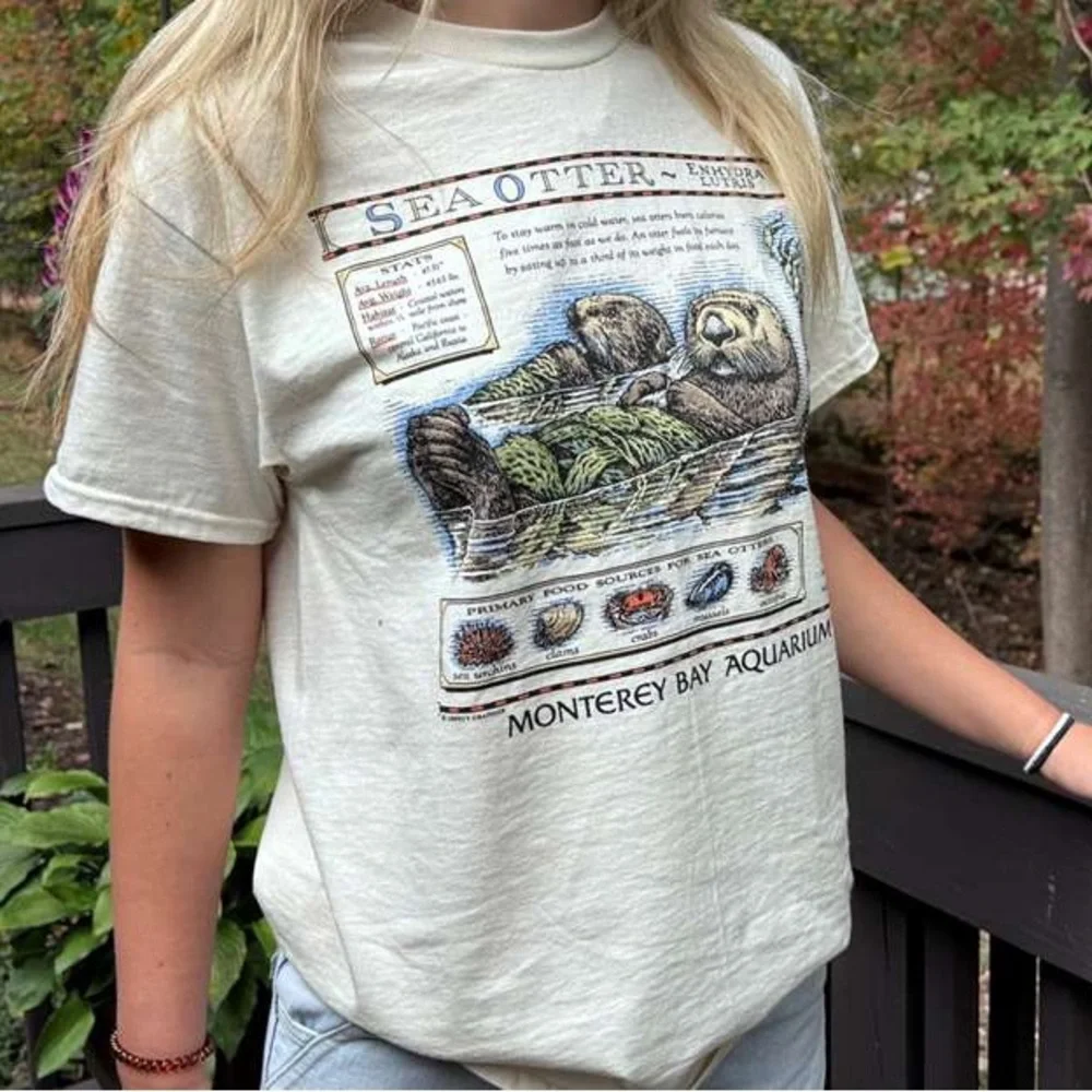 Taylor Swift Liberty Graphics Monterey Bay Aquarium Sea Otter Tee - Picture 1 of 4